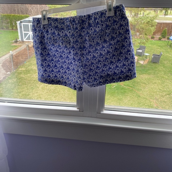 White and blue vinyard vines shorts - Picture 2 of 3